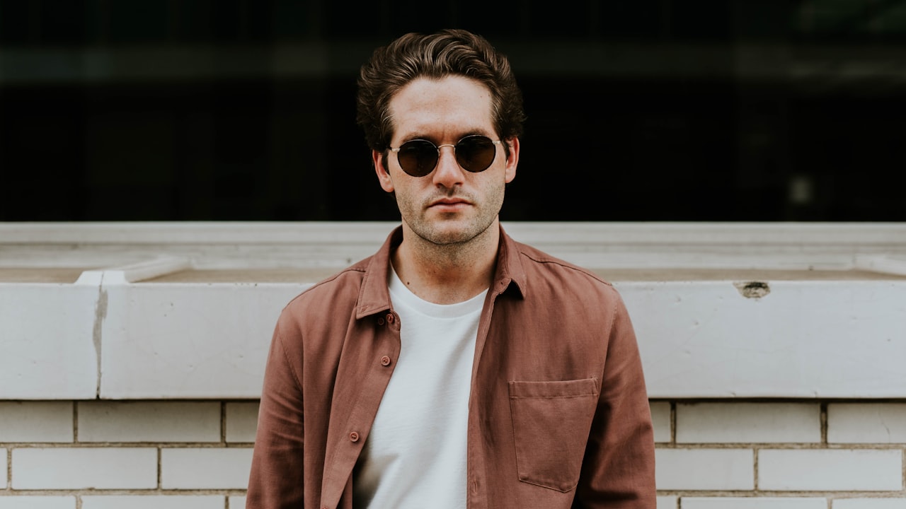 Does Wearing Quality Men's Eyeglasses Make Men Attractive?