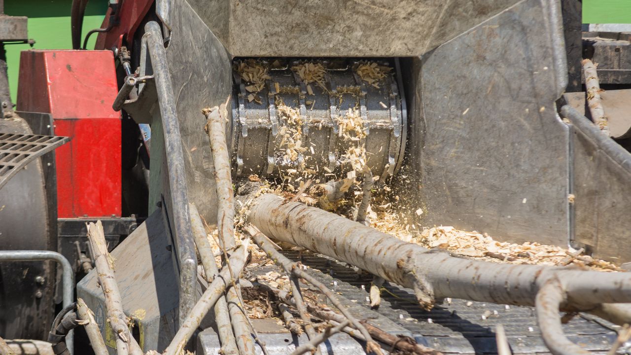 The Role of Wood Chipper Teeth in Waste Management
